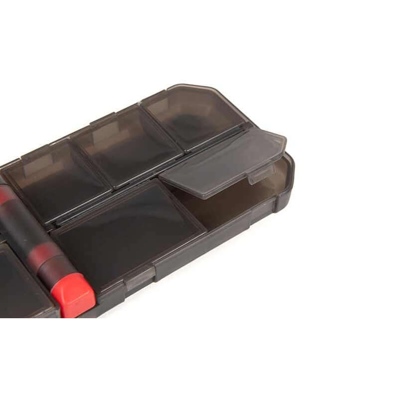 Caja de accesorios Fox Rage pequeña abierta, ideal para organizar anzuelos y clips de pesca.