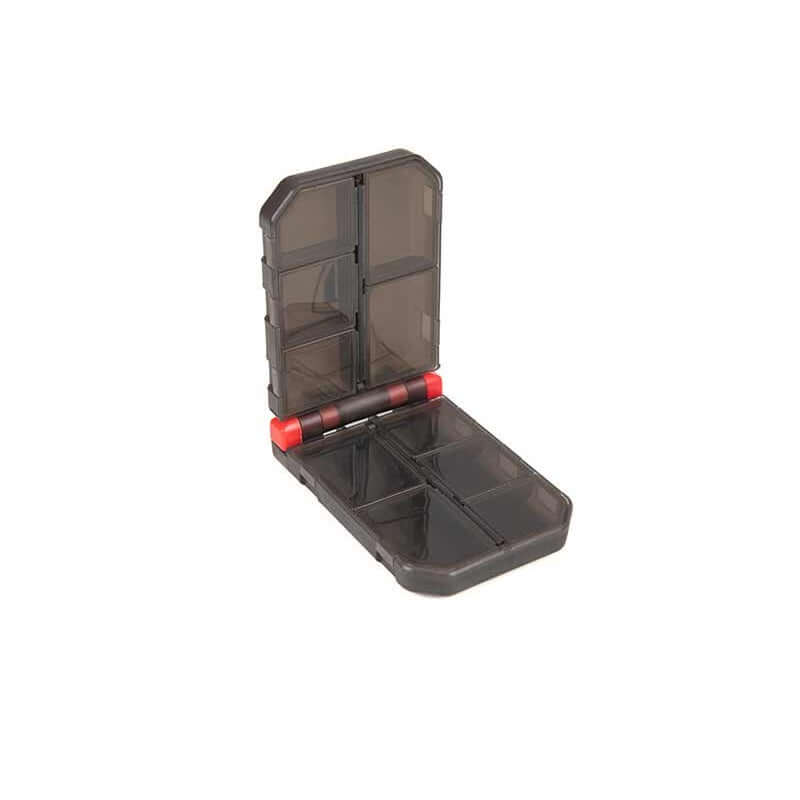 Caja de accesorios de pesca Fox Rage en color negro, ideal para organizar anzuelos y clips.