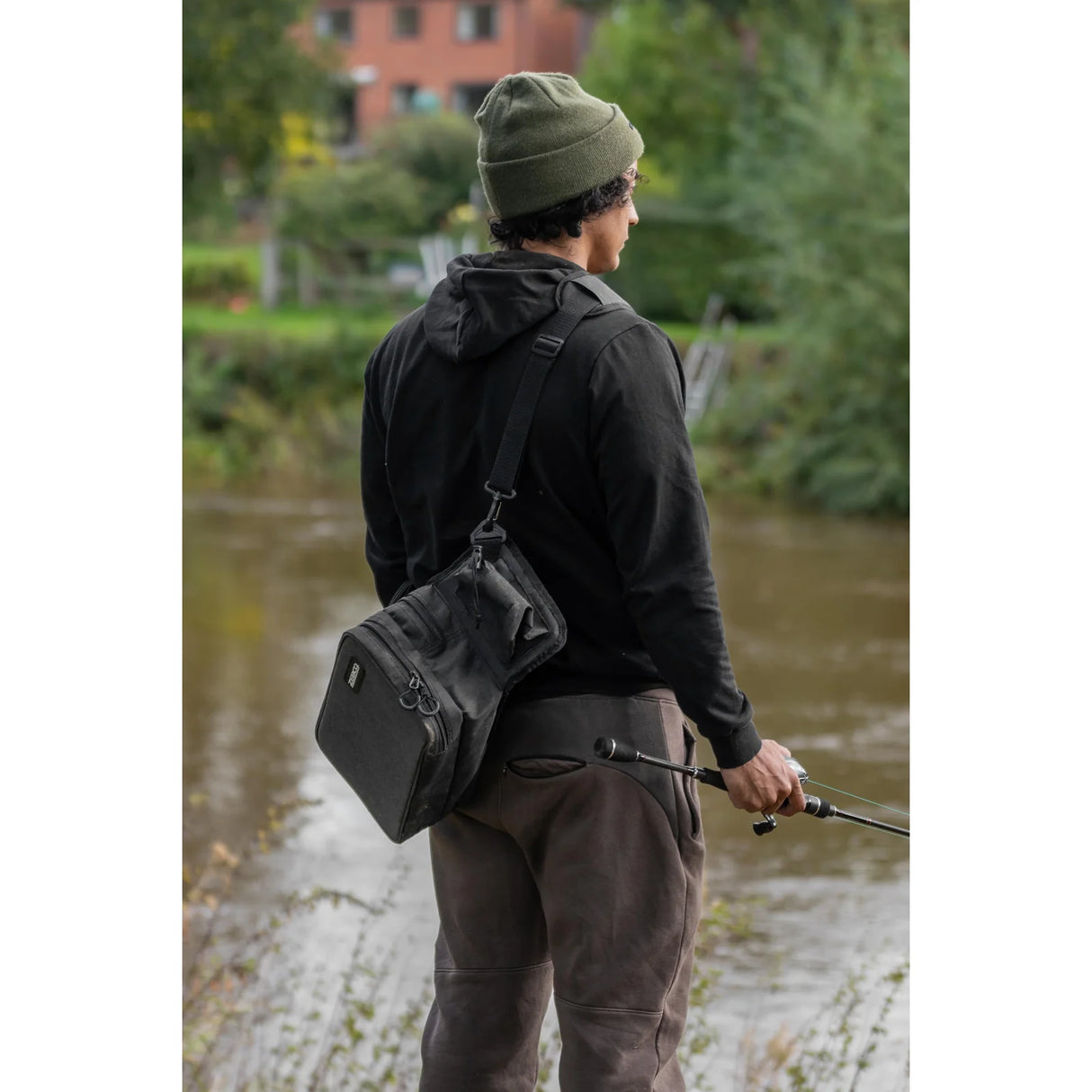 Bolso Zebco Trophy Shoulder Sling 9L 20x30x15