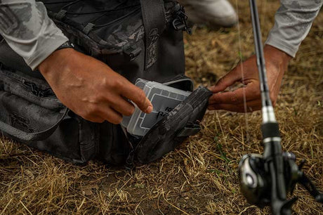 Macuto con cajas Fox Rage Voyager Camo Mediano - Tienda Bass